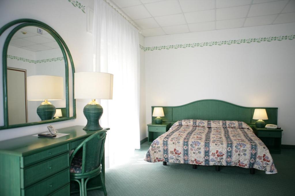 Hotel Diana Grado Quarto foto