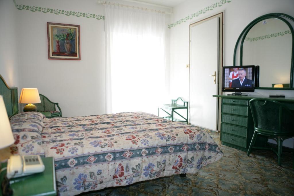 Hotel Diana Grado Quarto foto